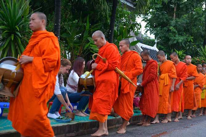 6-Day Private Laos Tour to Vientiane, Pak Ou Cave, Luang Prabang - Vientiane temples and monuments on Day 2