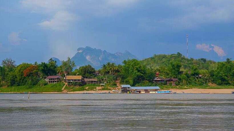Chiang Rai: 2-Day Transfer to Luang Prabang by Slow Boat - Leaving Chiang Rai before sunrise