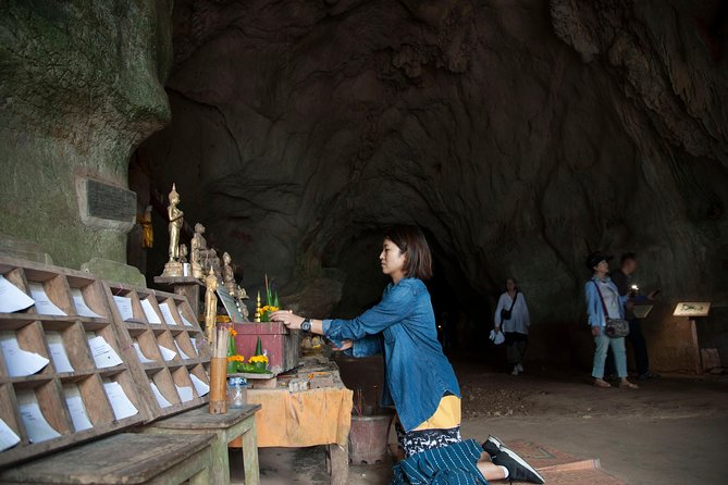 Full day / Half Day Kayaking and Pak Ou Caves with optional sunset cruise - Paddling down the Mekong for 30 minutes