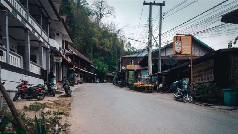 Luang Prabang: 2D Transfer to Huay Xai by Slow Boat - Huay Xai and the Laos to Thailand border
