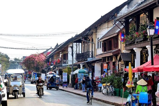 Luang Prabang Foodie Walking Tour and Monk Blessing - Wat Sensoukharam and the Buddhist tradition