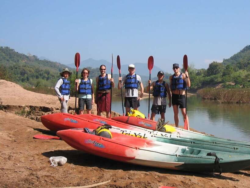 Luang Prabang: Kayak Tour to Pak Ou Caves - A riverside buffet with an unusual setting