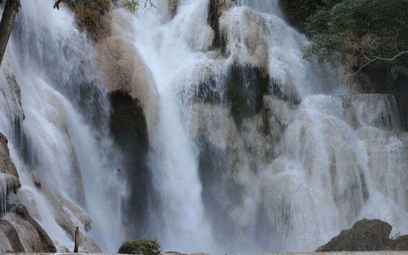 Luang Prabang: Kuang Si Bike Ride & Long-Tail Boat Cruise - Lunch beside the falls