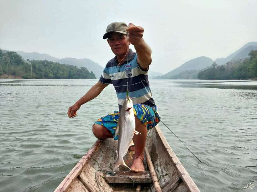 Luang Prabang: Mekong Fishing with a Local Fisherman & Lunch - Learning to cast a Mekong net