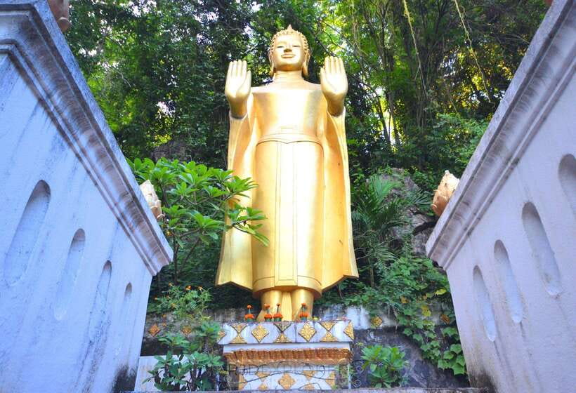 Luang Prabang Private Full-Day Tour and Lunch - The Night Market and the last look at local textiles
