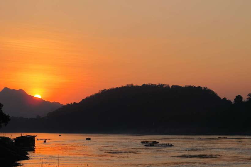 Luang Prabang: Private Must-See Sights and Mount Phousi Tour - Seeing Wat Xiengthong’s tree of life