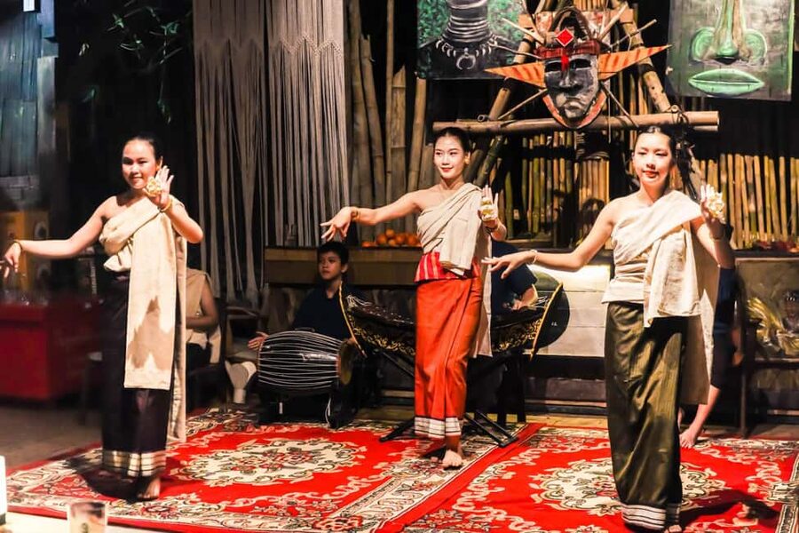Luangprabang: Dinner with Lao Traditional Dance Performance - The food: local touches, but modest expectations