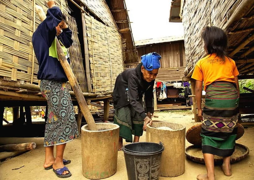 Nong Khiaw: 2-Day Trekking,Hmong village,Home Stay&Kayaking - Day two: boat ride to Muang Noi