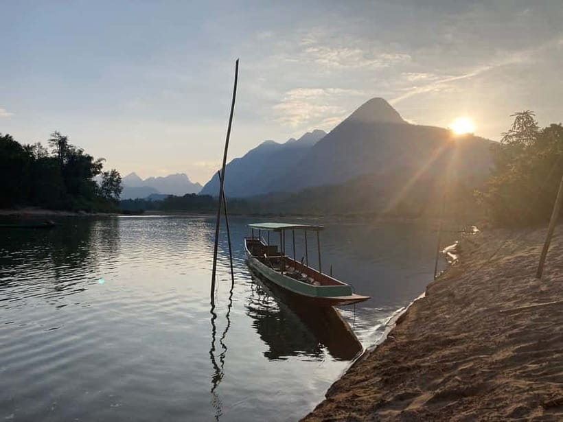 Nong Khiaw: 2-Day Trekking,Hmong village,Home Stay&Kayaking - Kayaking quietly down the Nam Ou River