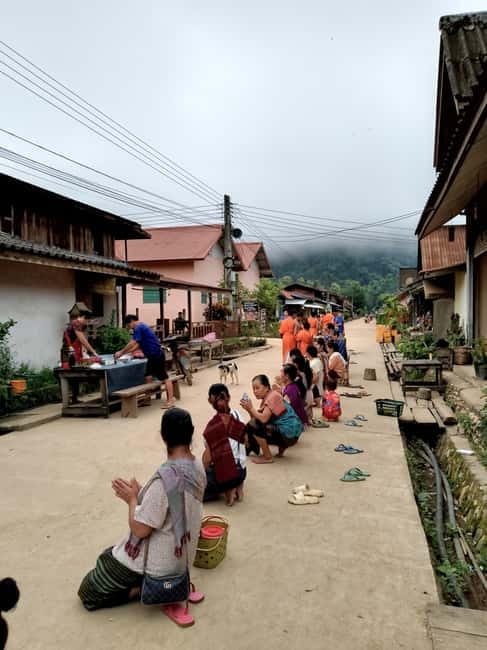 Nongkhiaw boat trip to Muang Ngoi - Should you book the Nong Khiaw to Muang Ngoi boat trip?