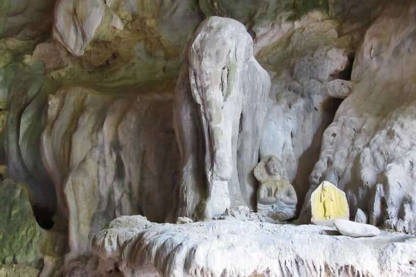 Vang Vieng: Blue Lagoon and Countryside Bike Tour with Lunch - Climbing to Phu Kham Cave