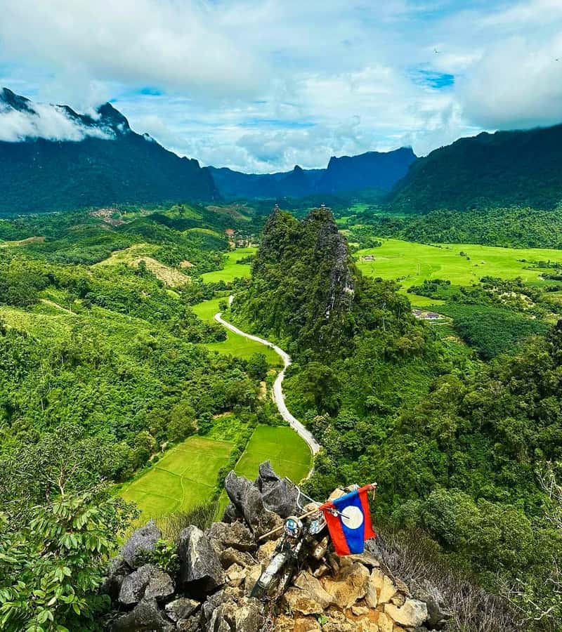 Vang Vieng: Climbing & Ballon (Departure from Vientiane) - Climbing to Namxai Viewpoint