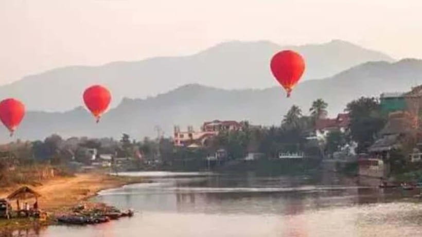 Vang Vieng: Hot Air Balloon Ride with City Hotel Pickup - Booking details worth knowing