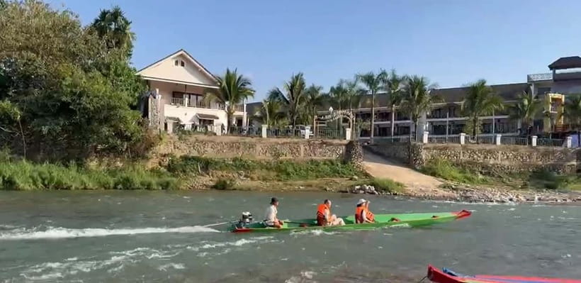 Vang vieng: Longtail boat&Hot Air Balloon&hotel pick-up - The early start and hotel pickup