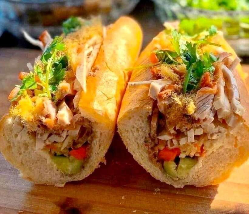 Vientiane classic Food tour ( Included Food ) - The first bite: Khao Jee Pâté at Dongpalan