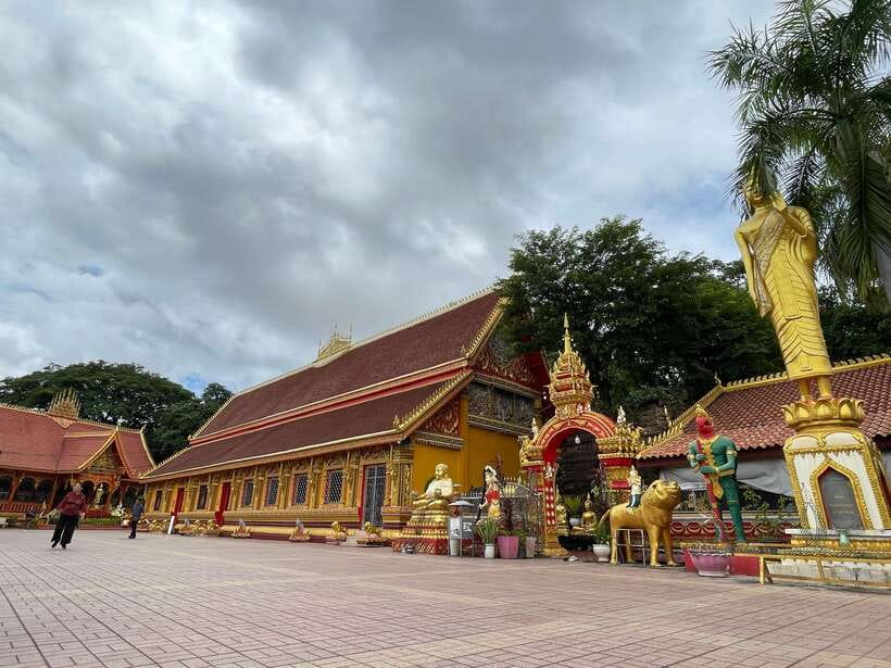 Vientiane: Cultural Tour with Buddha Park and Patuxay - Why the guide can make or break the day