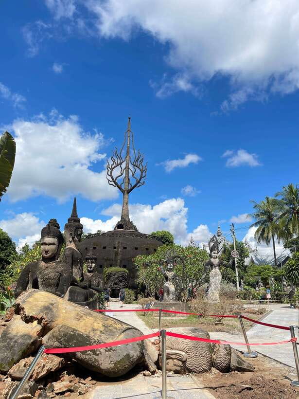 Vientiane: Half-Day City Tour with Patuxai and Buddha Park - At a glance