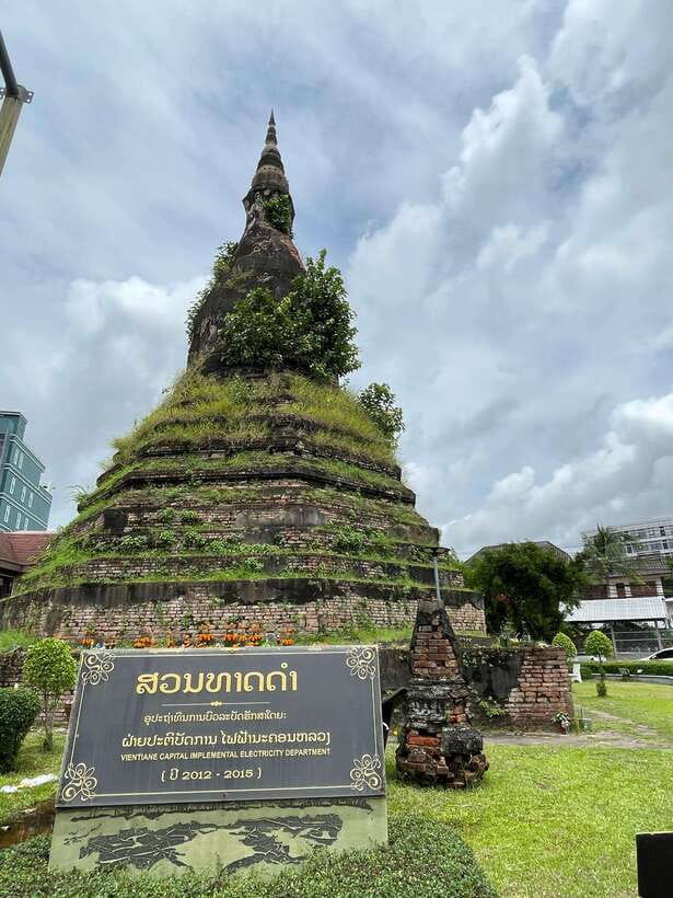 Vientiane: Half-Day City Tour with Patuxai and Buddha Park - Pha That Luang, the golden heart of Laos