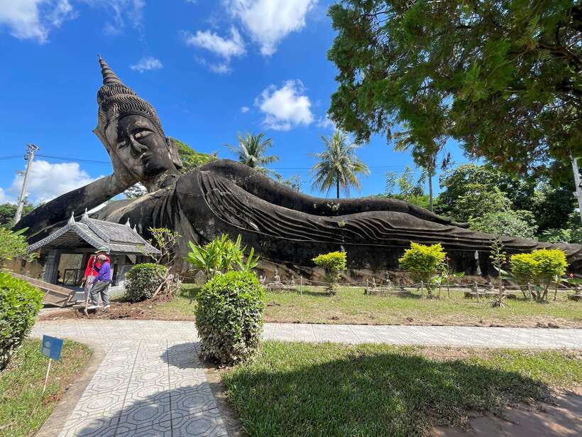 Vientiane: Half-Day City Tour with Patuxai and Buddha Park - Buddha Park’s strange concrete figures