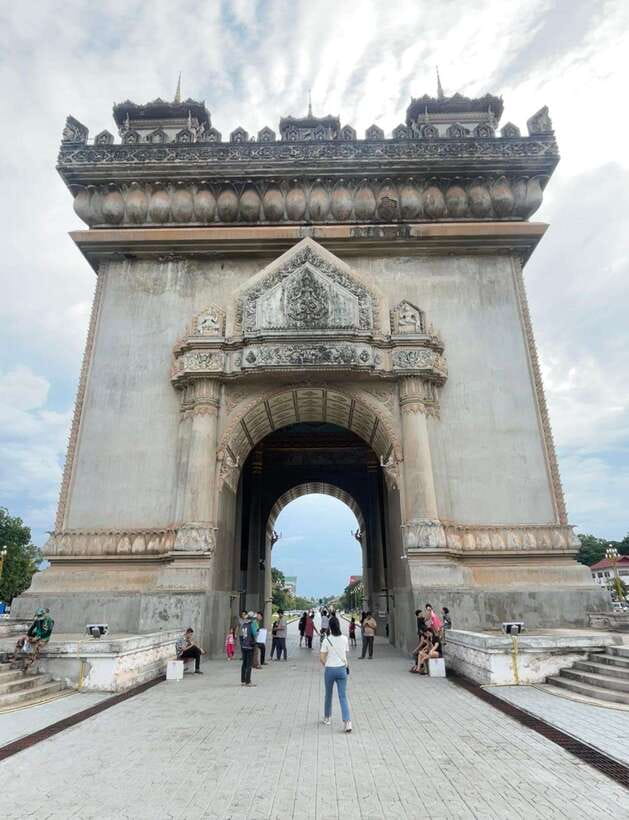 Vientiane IG tour & Patuxay monument - Key points at a glance