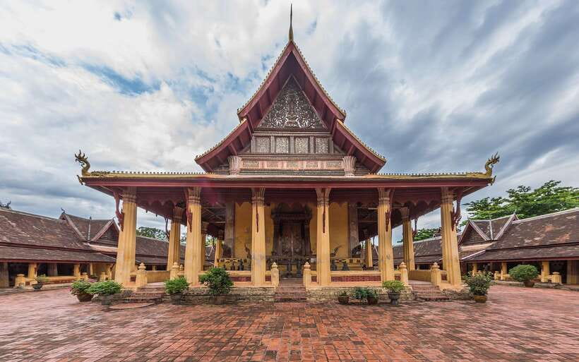 Vientiane: Private Full-Day Tour with Buddha Park and Lunch - That Luang as the day’s golden finish